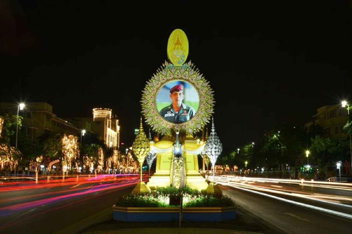 กฟน. ตกแต่งไฟประดับนับล้านดวง เฉลิมพระเกียรติเนื่องในโอกาสมหามงคลเฉลิมพระชนมพรรษา สมเด็จพระเจ้าอยู่หัว และสมเด็จพระนางเจ้าสิริกิติ์ พระบรมราชินีนาถ ในรัชกาลที่ 9 กฟน. ตกแต่งไฟประดับนับล้านดวง เฉลิมพระเกียรติเนื่องในโอกาสมหามงคลเฉลิมพระชนมพรรษา สมเด็จพระเจ้าอยู่หัว และสมเด็จพระนางเจ้าสิริกิติ์ พระบรมราชินีนาถ ในรัชกาลที่ 9