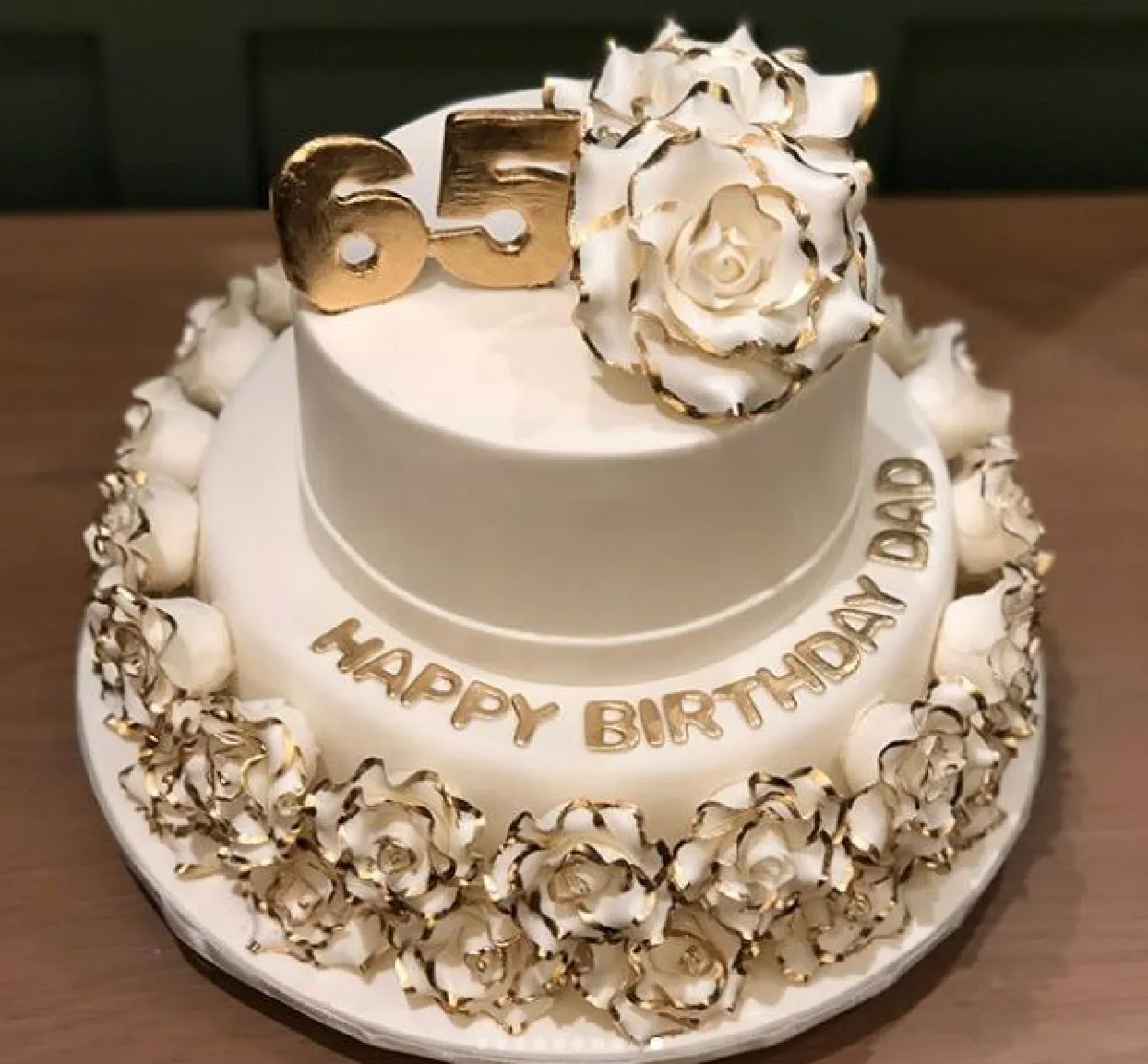 อบอุ่นพร้อมหน้า! อั้ม พัชราภา พาคุณพ่อดินเนอร์ฉลองวันเกิด 65 ปี