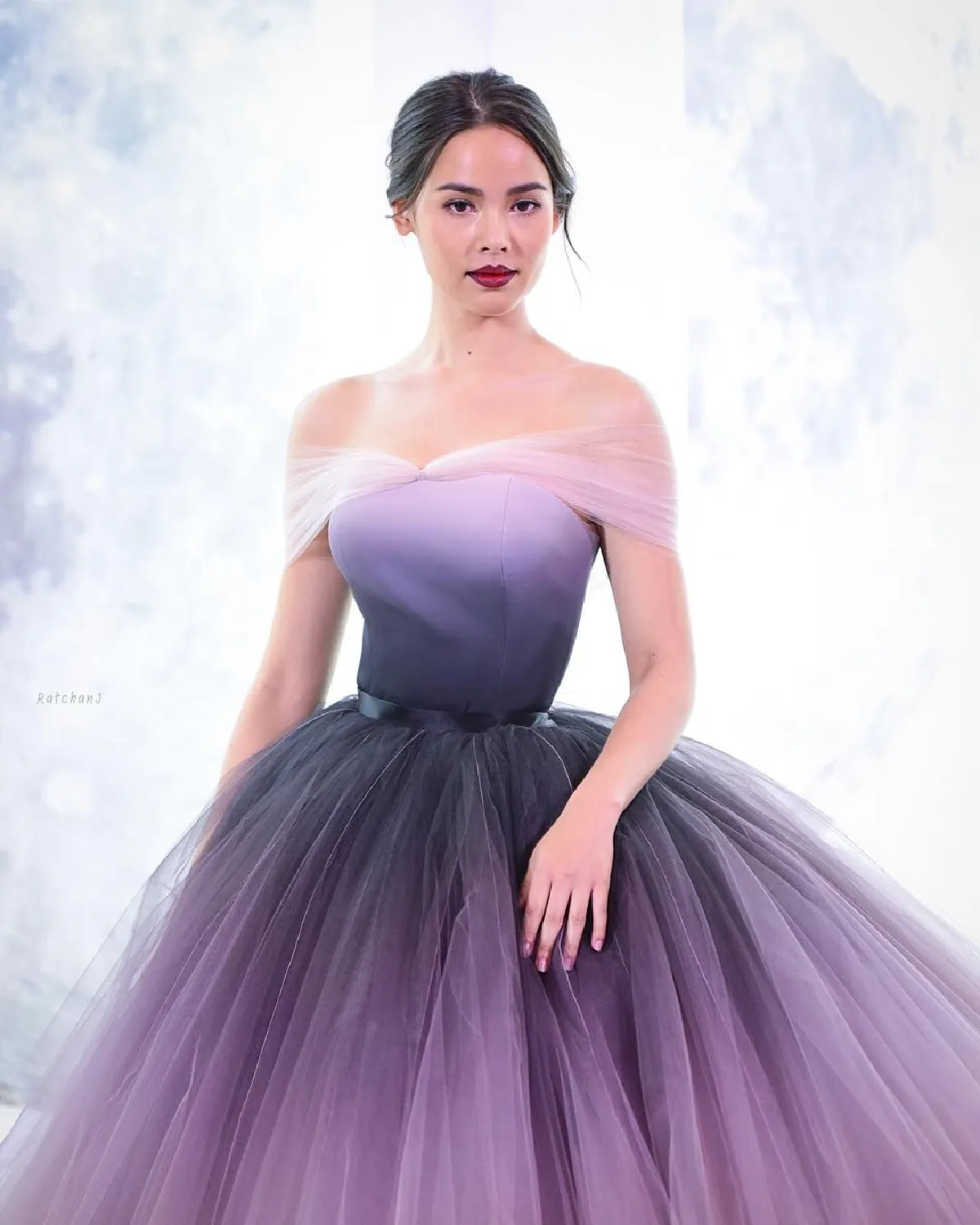 สวยอลังดั่งเจ้าหญิง! ญาญ่า อุรัสยา สวมชุดเดรสไล่สีเดินฟินาเล่สุดปัง