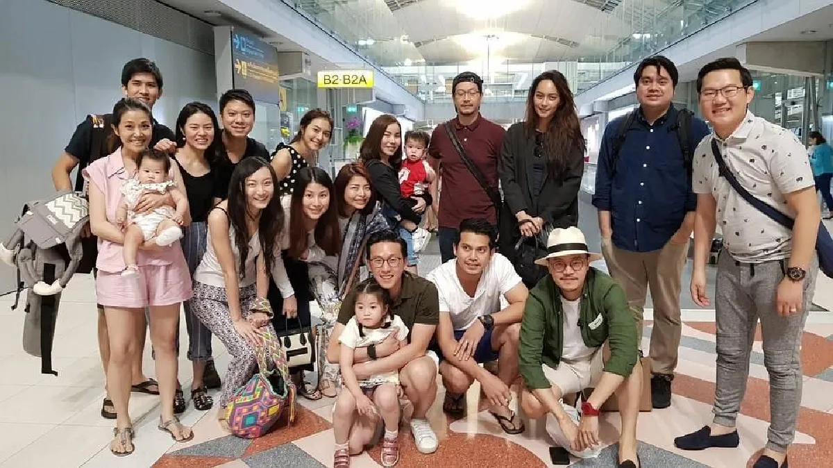 รอลุ้นภาพคู่! มิว นิษฐา ควง ไฮโซเซนต์ เที่ยวทะเลพร้อมแก๊งเพื่อน