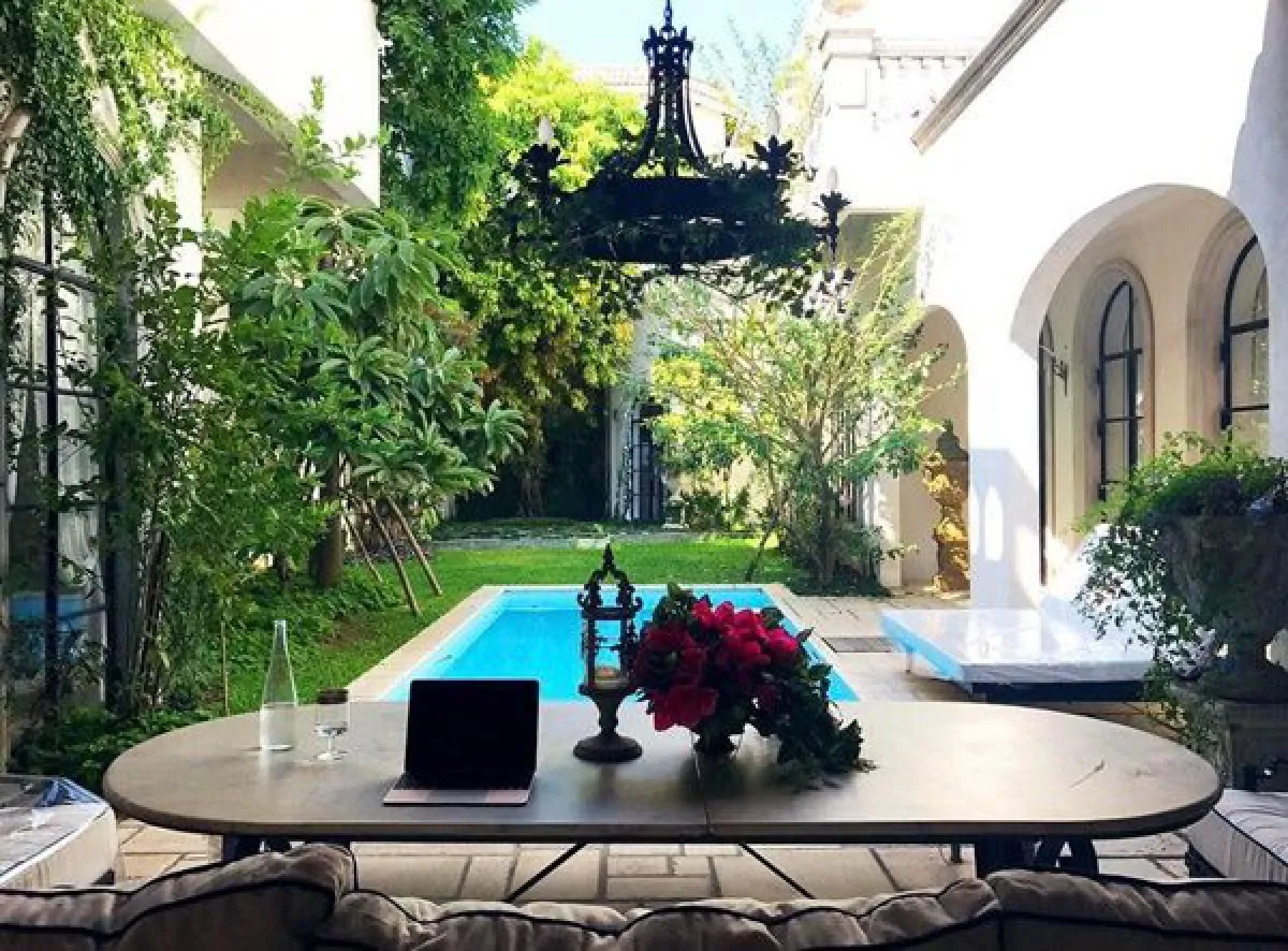 เอมมี่ มรกต เซลฟี่คู่สามีในวันสบายๆ อวดมุมสวยของบ้านสุดอลังการ