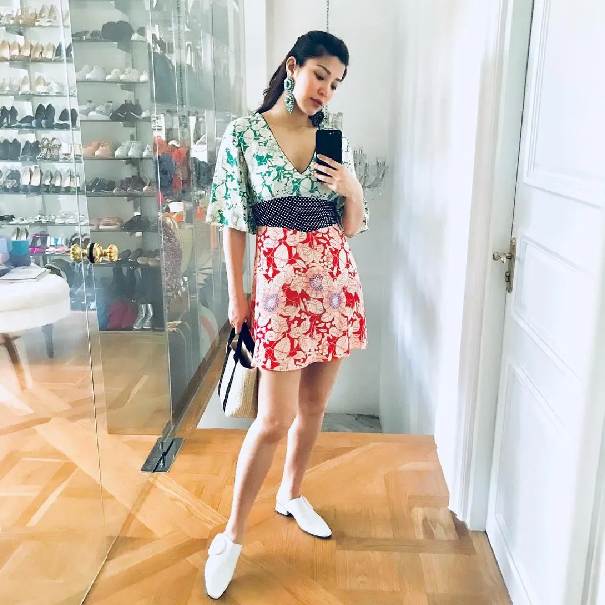 เอมมี่ มรกต เซลฟี่คู่สามีในวันสบายๆ อวดมุมสวยของบ้านสุดอลังการ