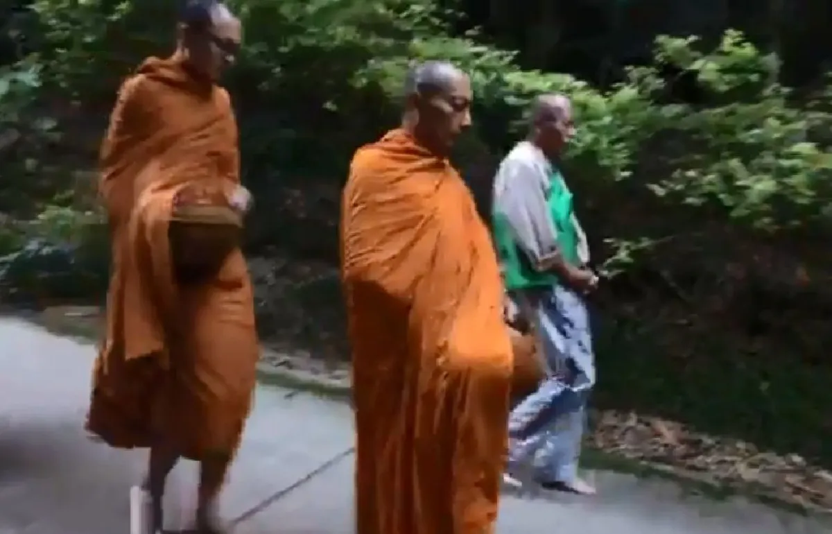 เผยภาพกิจวัตร "พระวิระชัย" ที่วัดป่าภูทับเบิก