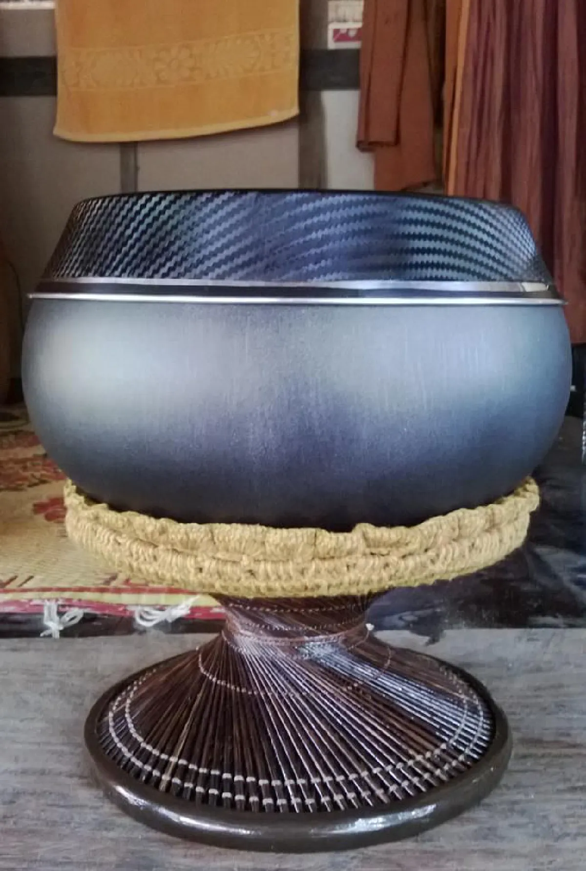 สายซิ่ง! หลวงพี่ แต่งบาตรด้วยการหุ้มคาร์บอน