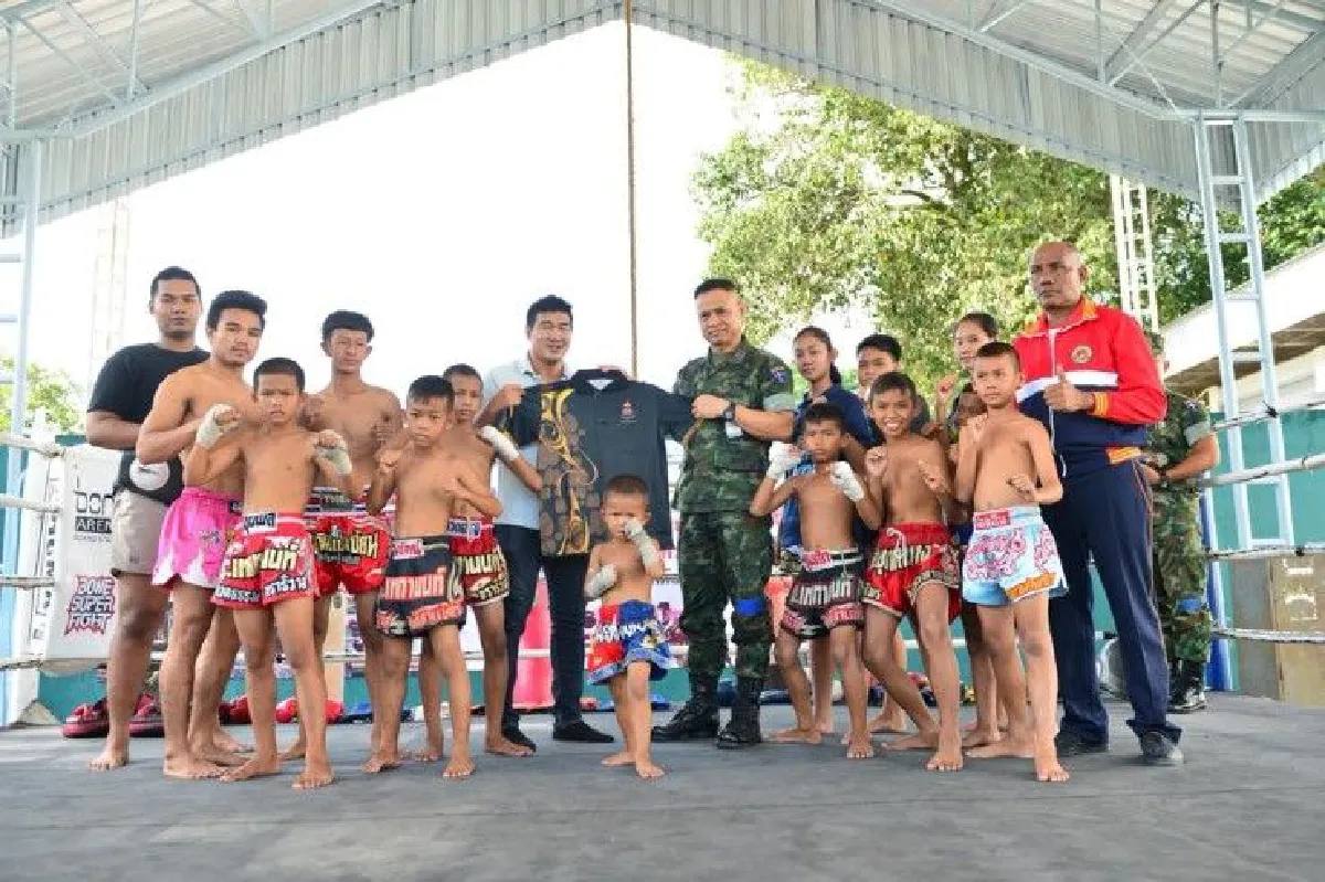 "สมรักษ์" ลงชายแดนใต้ ลุยสอนมวยให้ลูกหลานทหาร
