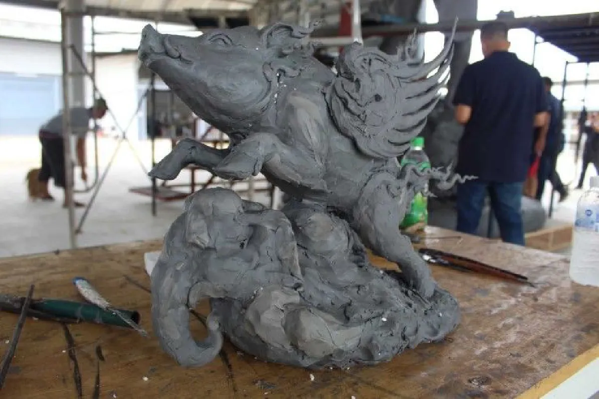 รูปปั้น"จ่าแซม"คืบหน้ากว่า60% นักท่องเที่ยวแห่ชม