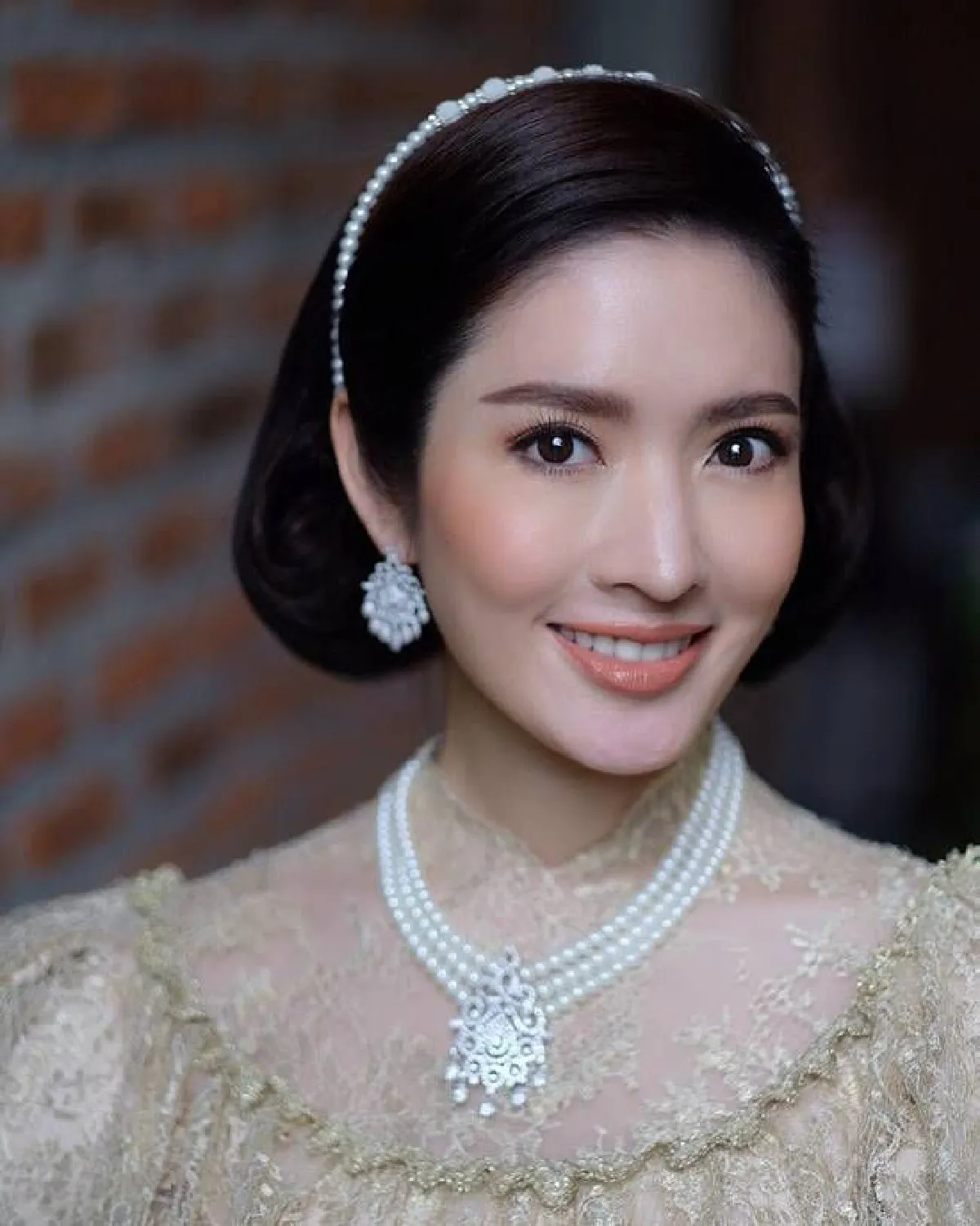 "น้องปีใหม่” รู้หน้าที่เปลี่ยนเป็นเด็กเรียบร้อย ถ่ายแบบชุดไทยกับ “แม่แอฟ”