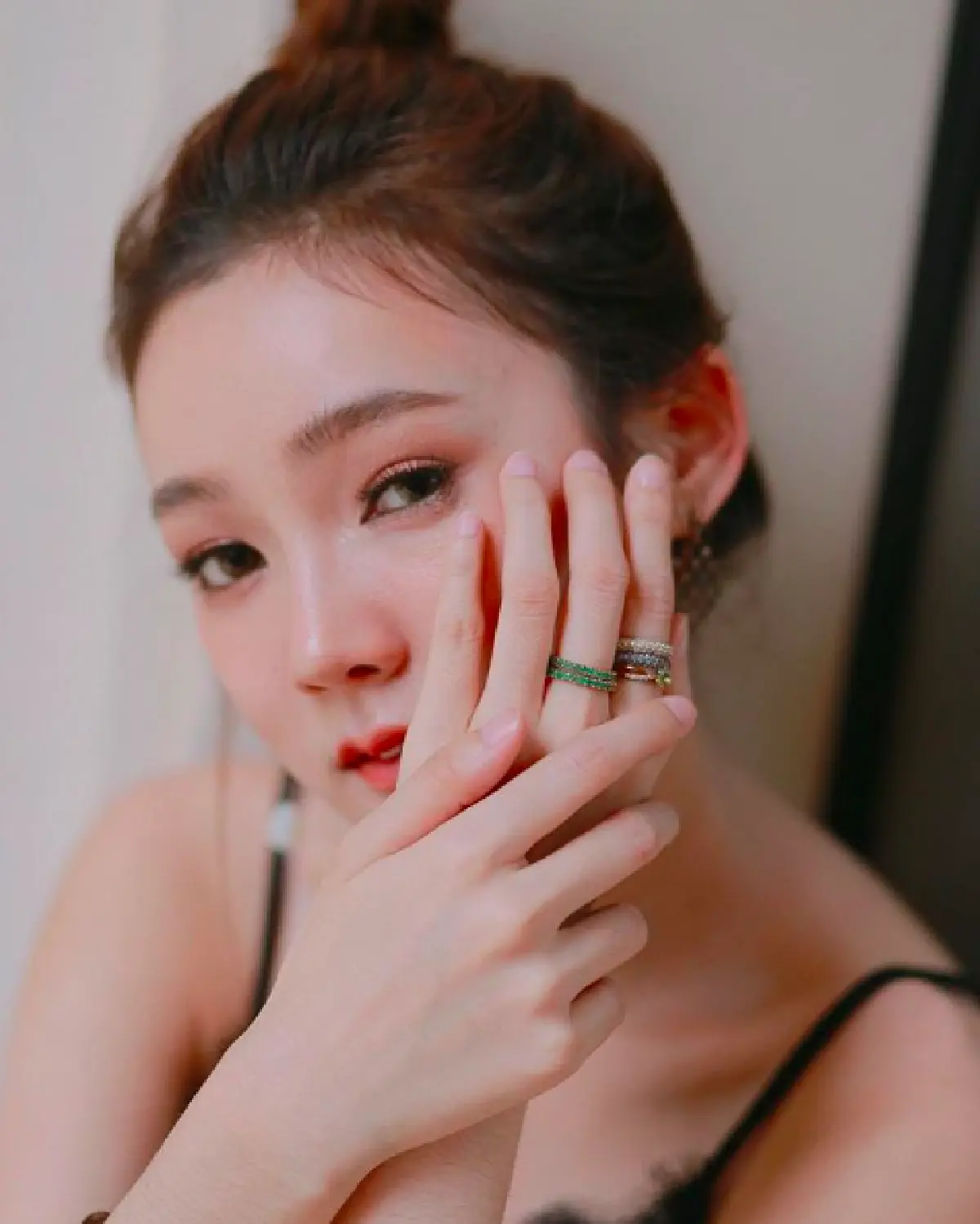 ซูมภาพว่าที่เจ้าสาวป้ายแดง "พลอย เดอะกิ๊ก” กับพัฒนาการความสวย ที่จำแทบไม่ได้