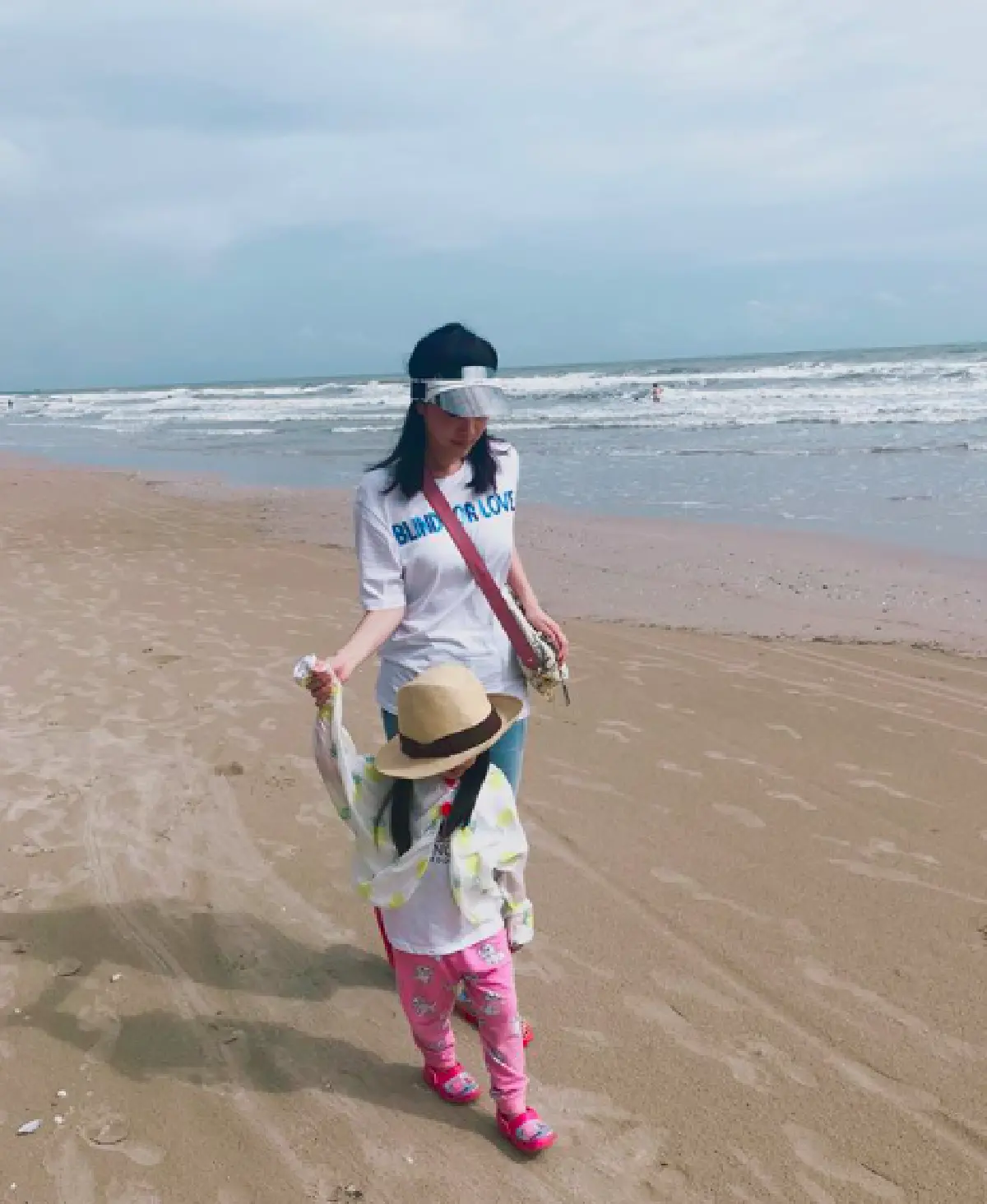 "เมย์ ปทิดา” จับมือ "น้องมายู” กลับบ้านสวนบรรยากาศดีมาก แถมติดลำธาร