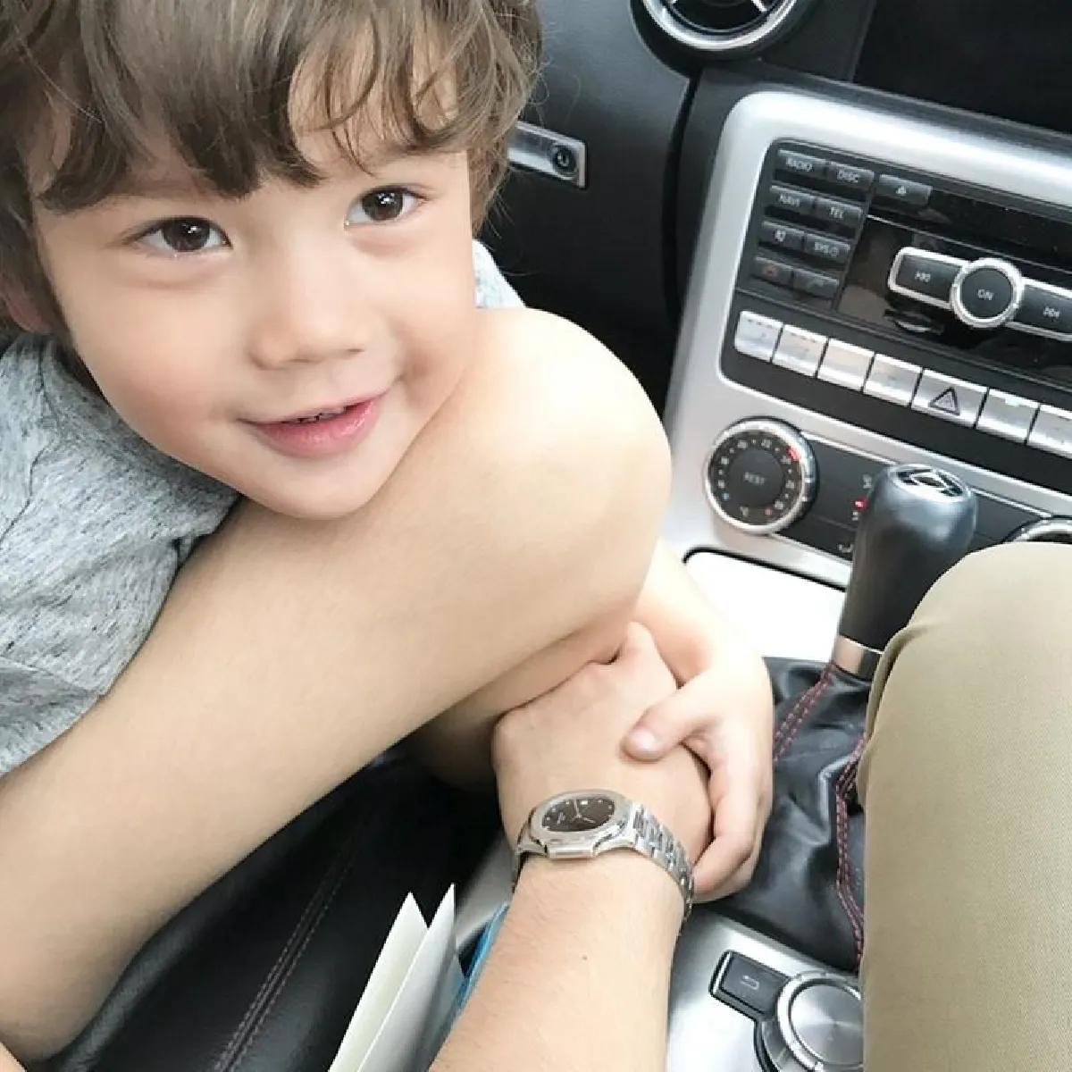 เข้ากันได้ดี! ซาร่า พา น้องแม็กซ์เวลล์ ทำความรู้จักแฟนใหม่ คริสเตียน