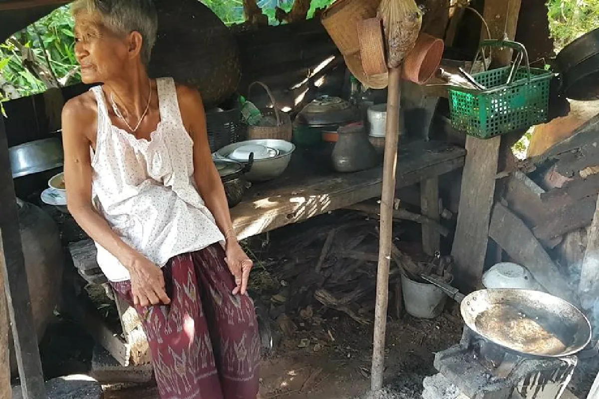 ชีวิตรันทด!แม่วัย75ถูกลูกทิ้งให้อยู่เลี้ยงหลานมานานกว่า4ปี