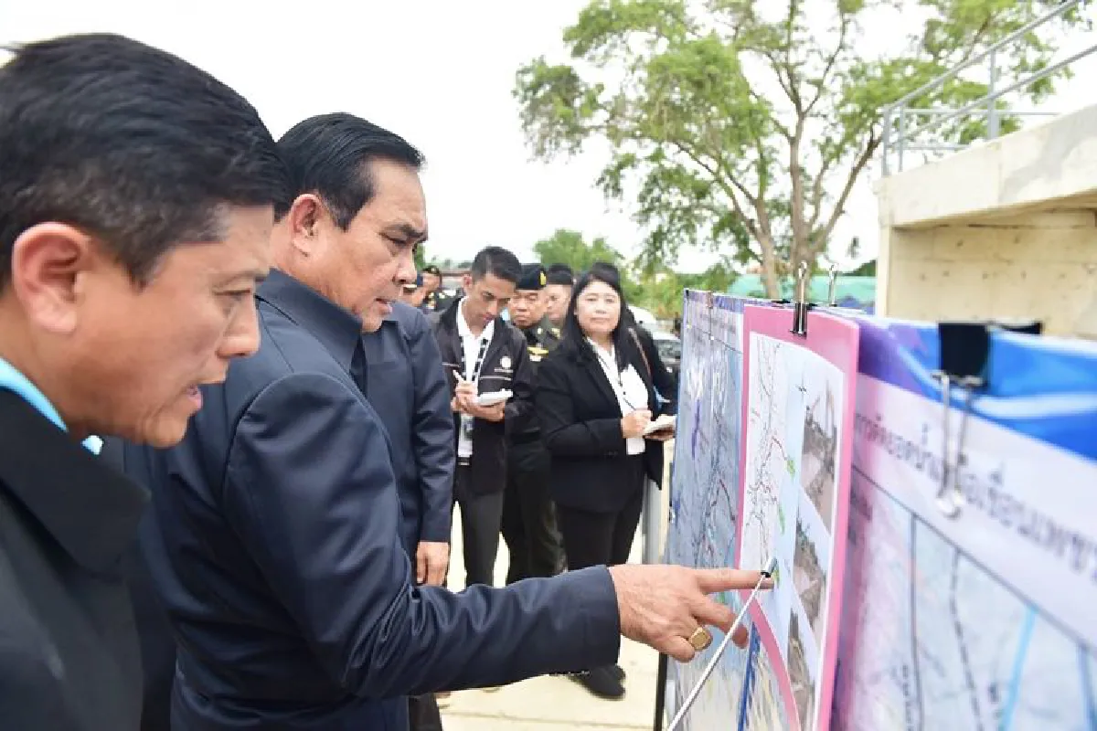 นายกฯตรวจน้ำเมืองเพชรบอกชาวบ้านไม่ต้องวิตกจนเกินเหตุ