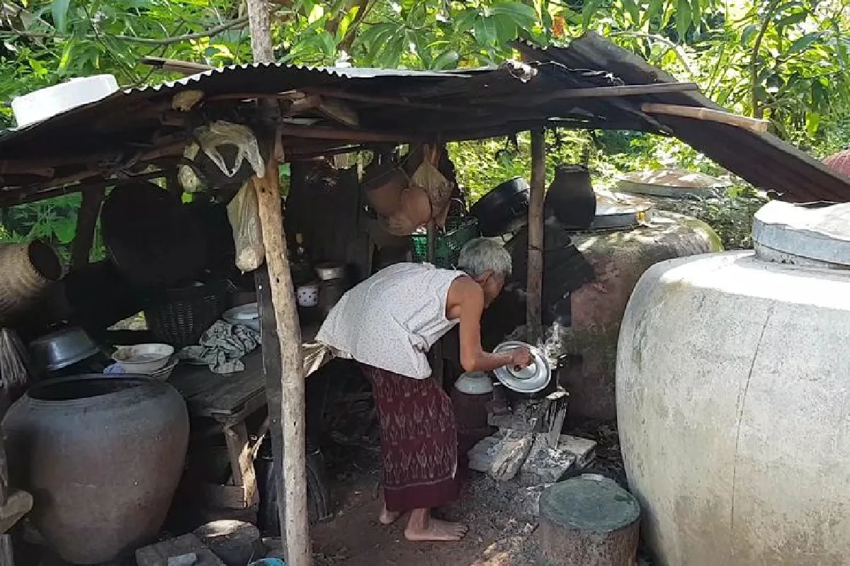 ชีวิตรันทด!แม่วัย75ถูกลูกทิ้งให้อยู่เลี้ยงหลานมานานกว่า4ปี