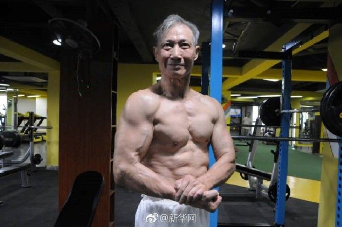 หุ่นสุดเฟิร์มของคุณปู่ชาวจีนวัย 70 ปี เป็นพลังบวกให้คนรุ่นใหม่ หุ่นสุดเฟิร์มของคุณปู่ชาวจีนวัย 70 ปี เป็นพลังบวกให้คนรุ่นใหม่