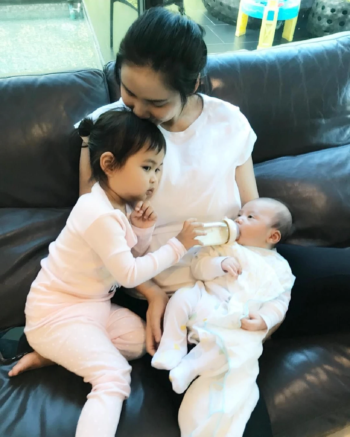 รักน้องคนเดียว! 10 ภาพน่าเอ็นดู เจ้าขา-เจ้าคุณ ลูกแม่กระแต ศุภักษร