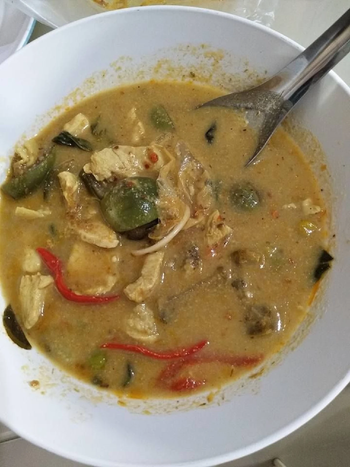 อ้างเจอถุงยางในข้าวแกง สุดท้ายชาวเน็ตร่วมจับผิดพบสร้างเรื่องเรียกกระแส ?