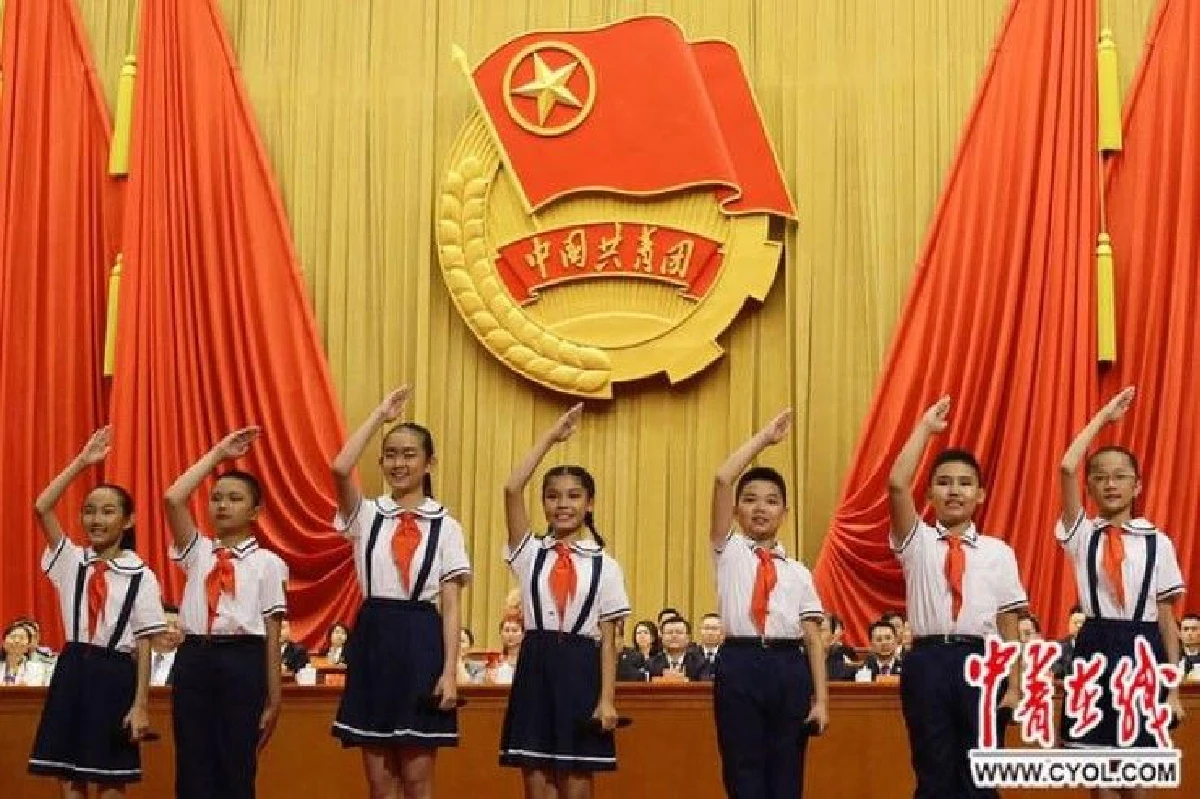 บ.จีนขอโทษ หลังให้ "โซระ อาโออิ" สวมผ้าพันคอแดงพรรคคอมมิวนิสต์