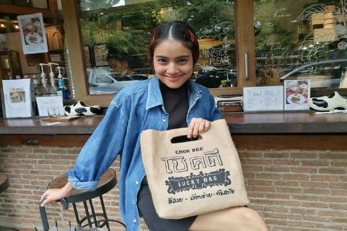 "Bangkok Tales" กระเป๋า โชคดี