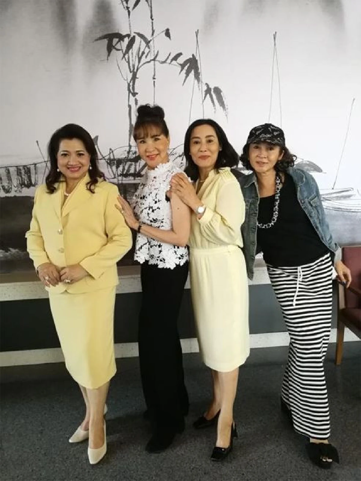 ก๊วน ‘คุณย่าดอทคอม’ วัยเริงร่า สวยไม่สร่าง