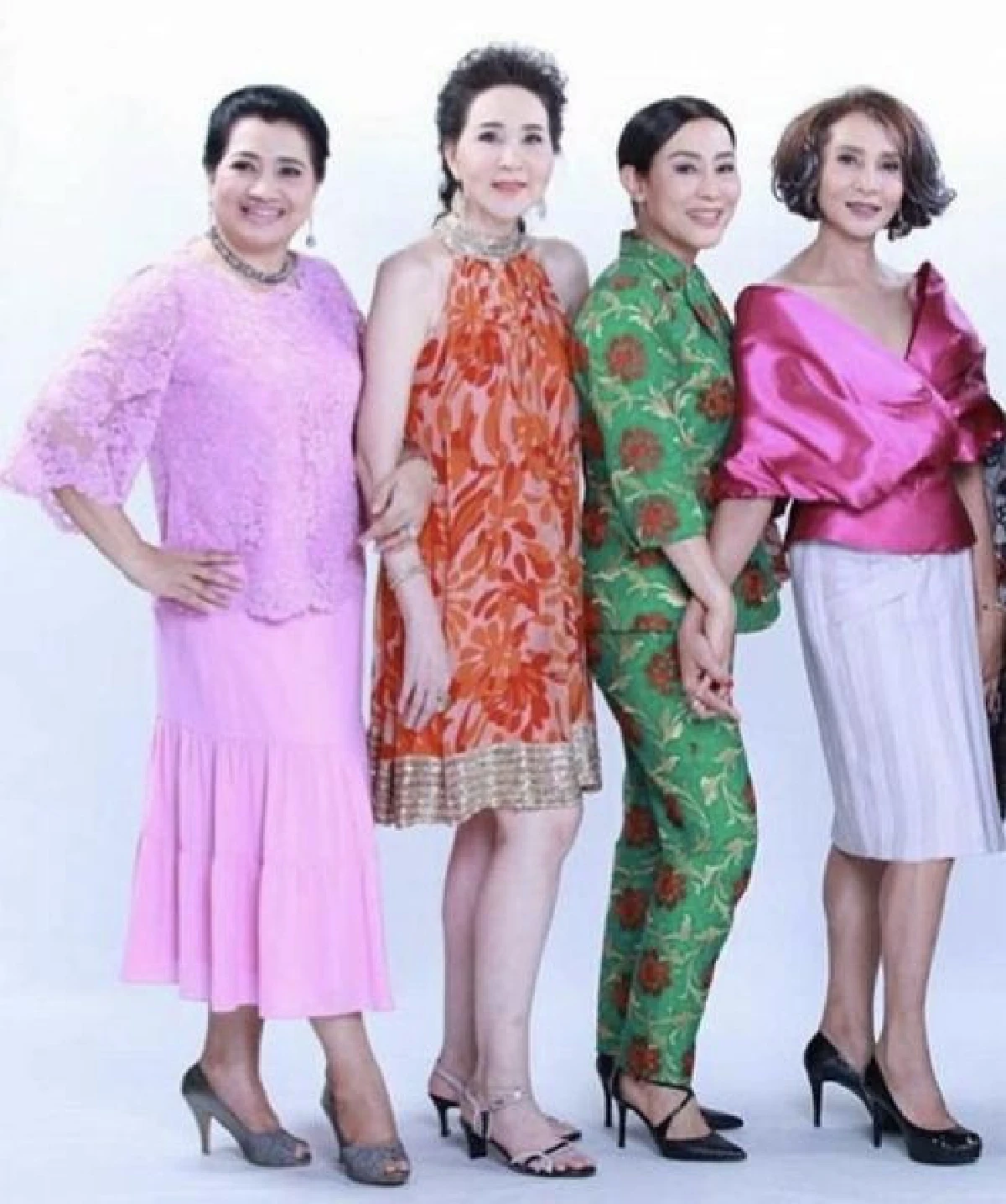 ก๊วน ‘คุณย่าดอทคอม’ วัยเริงร่า สวยไม่สร่าง