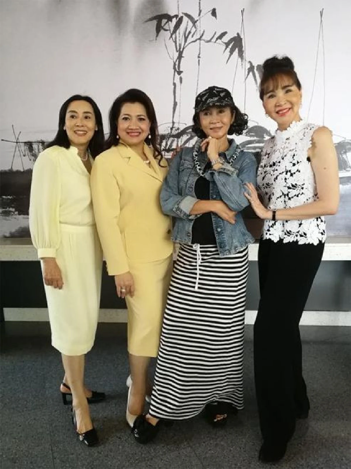 ก๊วน ‘คุณย่าดอทคอม’ วัยเริงร่า สวยไม่สร่าง