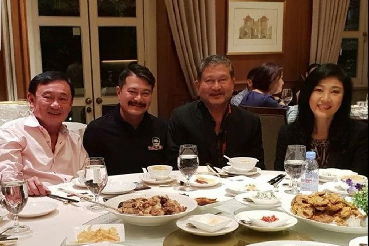 สะดวกแบบนี้! "วัน" โชว์ภาพ "เฉลิม" พาบินพบ "ทักษิณ-ยิ่งลักษณ์"