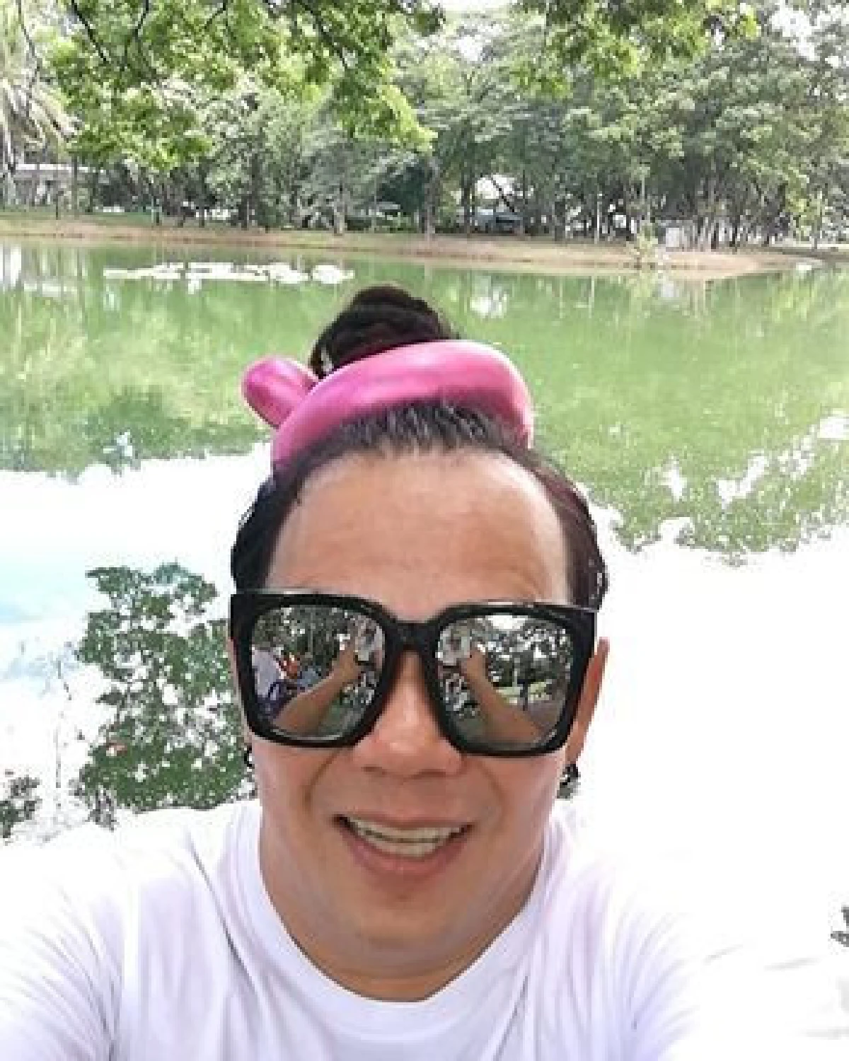 "เสนาหอย" สุดปลื้ม! คุณแม่สวมชุดครุยคว้าปริญญาใบที่ 3