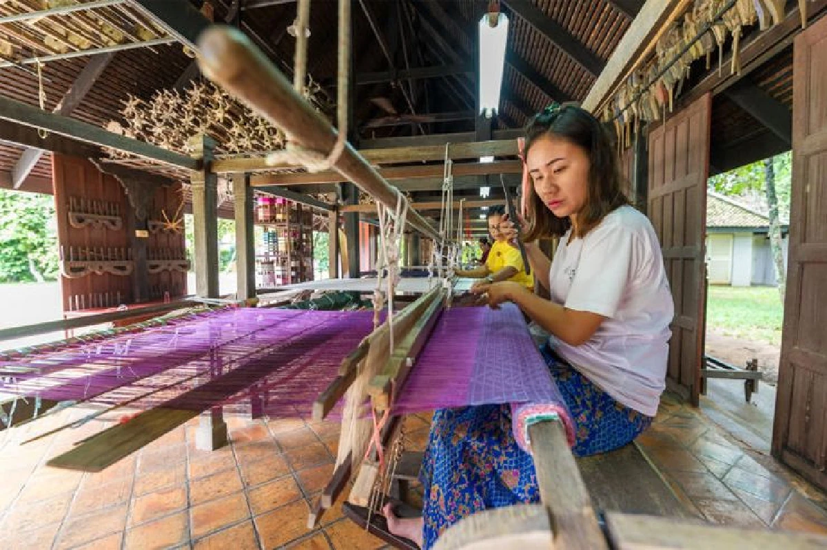 ย้อนรอยเมืองเทียน เรียงร้อยเรื่องผ้าแห่งคำปุน