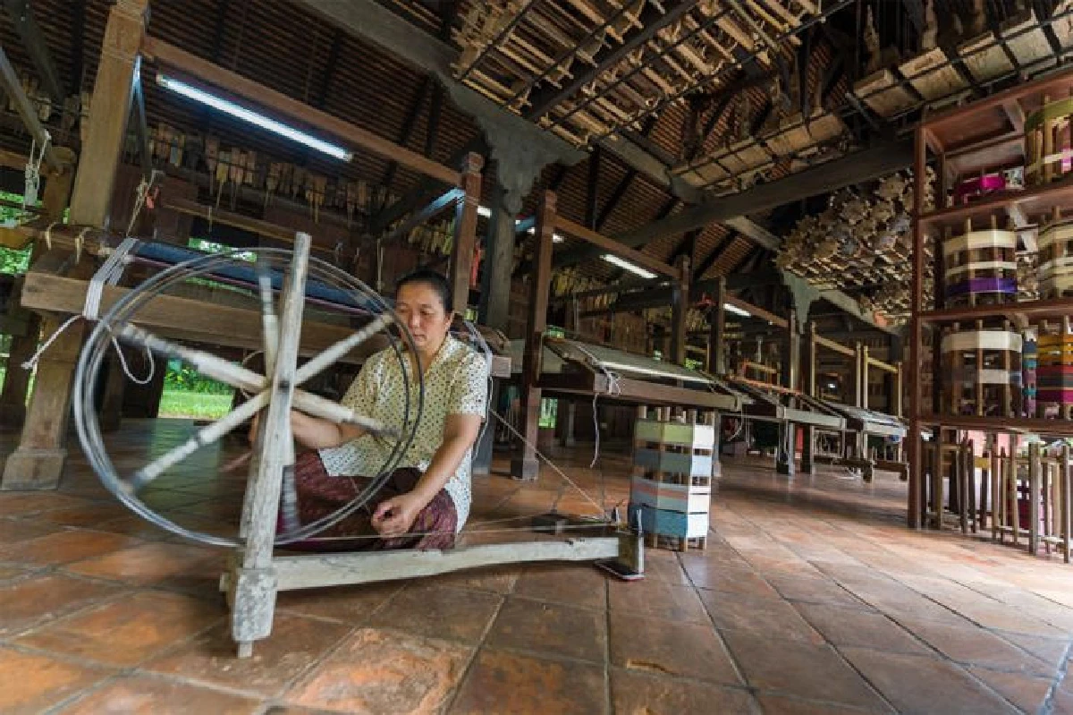 ย้อนรอยเมืองเทียน เรียงร้อยเรื่องผ้าแห่งคำปุน