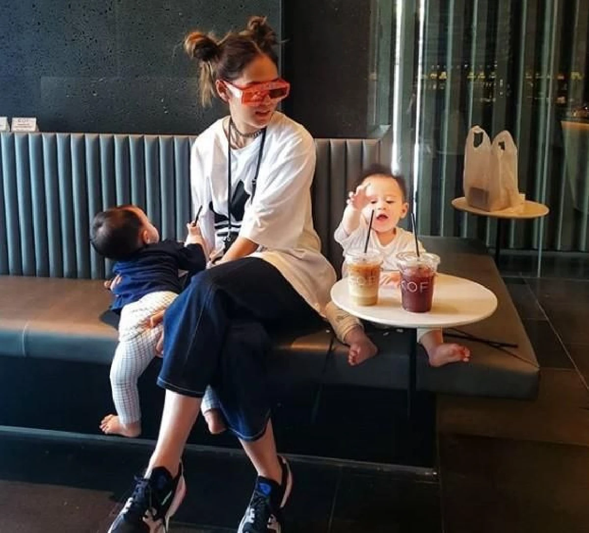 ภาพน่ารัก! สายฟ้า-พายุ อ้อนเก่ง อยากให้แม่ชมพู่ซื้อรถให้