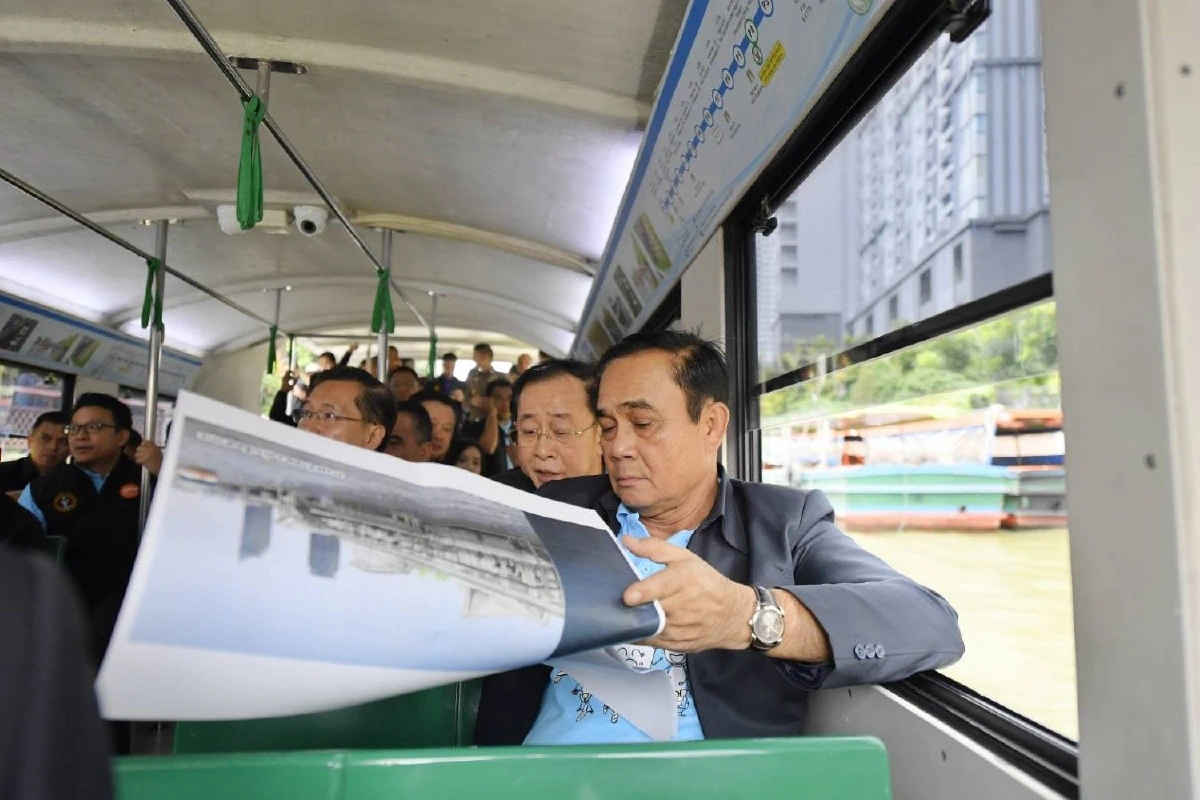 บิ๊กตู่ทัวร์เมืองกรุง! นั่งรถไฟฟ้าต่อเรือตรวจการพัฒนาจุดเชื่อมต่อการเดินทาง