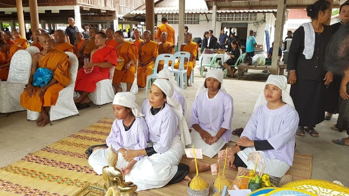 สุดแปลก!เมรุเผาศพถูกประดับตกแต่งด้วยพืชผักพืชผลไม้