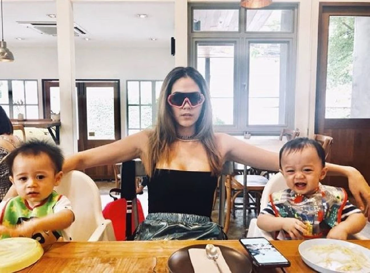 เมนูอร่อยของ สายฟ้า-พายุ คนหนึ่งจกข้าวเหนียว อีกคนซู้ดเส้นพาสต้า