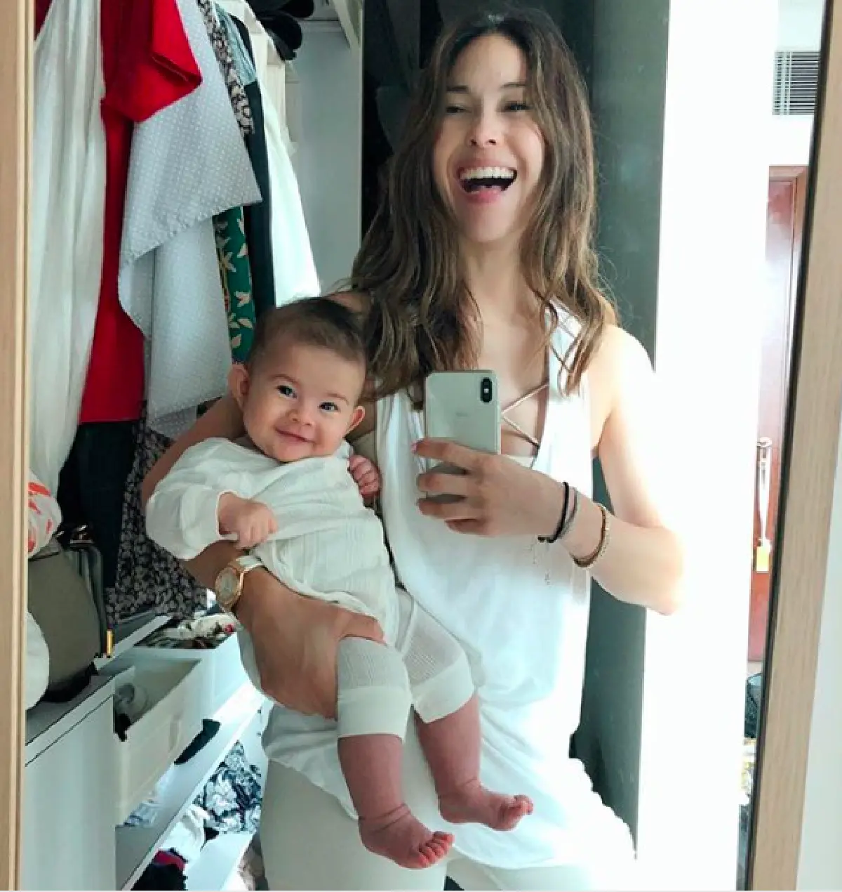 แฮปปี้แฟมมิลี่! ส่องภาพครอบครัวแสนอบอุ่นของ “พอลล่า” และลูกๆ ทั้ง 3