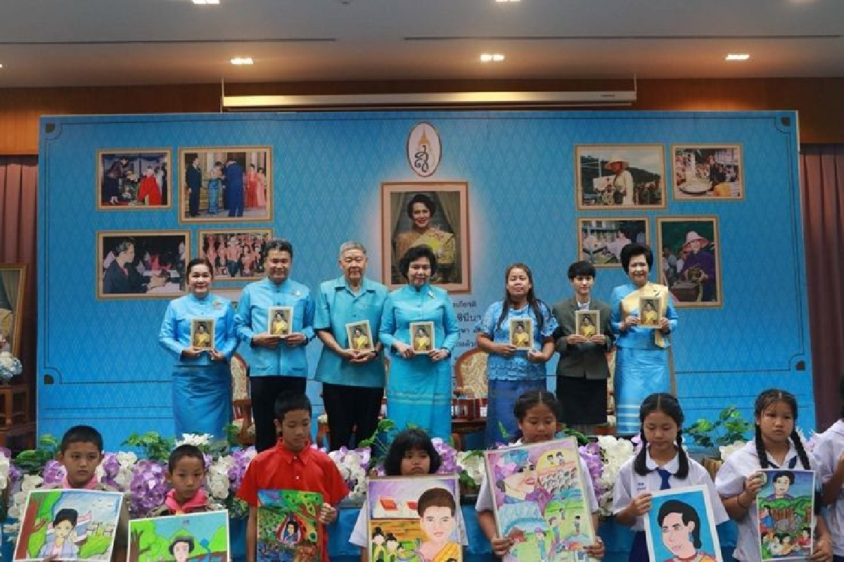 สภาสตรีฯจัดแข่งเยาวชนวาดภาพความประทับใจแม่ของแผ่นดิน สภาสตรีฯจัดแข่งเยาวชนวาดภาพความประทับใจแม่ของแผ่นดิน
