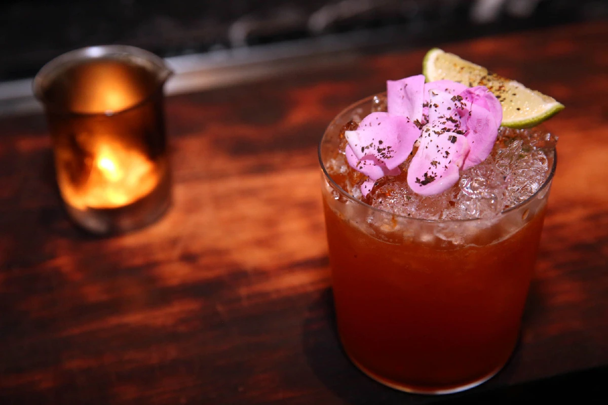 ชูก้า เรย์ บาร์ลับชวนหลงใหล