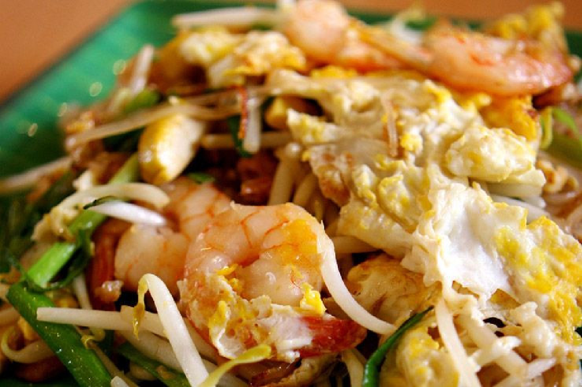 ผัดไทย ร้านคุณน้อง อร่อยสมร่ำลือ ผัดไทย ร้านคุณน้อง อร่อยสมร่ำลือ