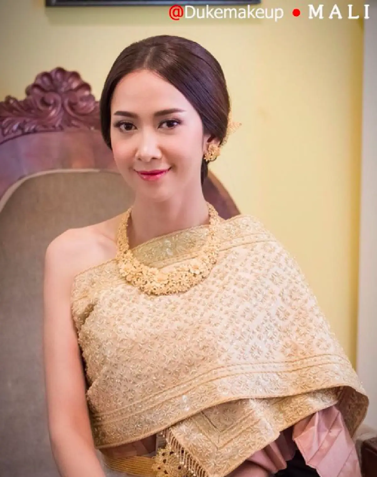 “ยุ้ย” ควงแขนหวานใจ “ธัญญ์” ถ่ายแบบชุดแต่งงานชุดไทย สวยสง่า