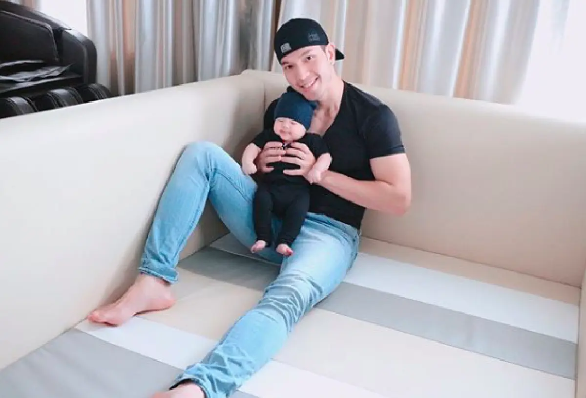 10 ภาพคุณพ่อหุ่นสุดแซ่บ “บอย ภาสกร” กับลูกชายสุดน่ารัก “น้องดาวิน”