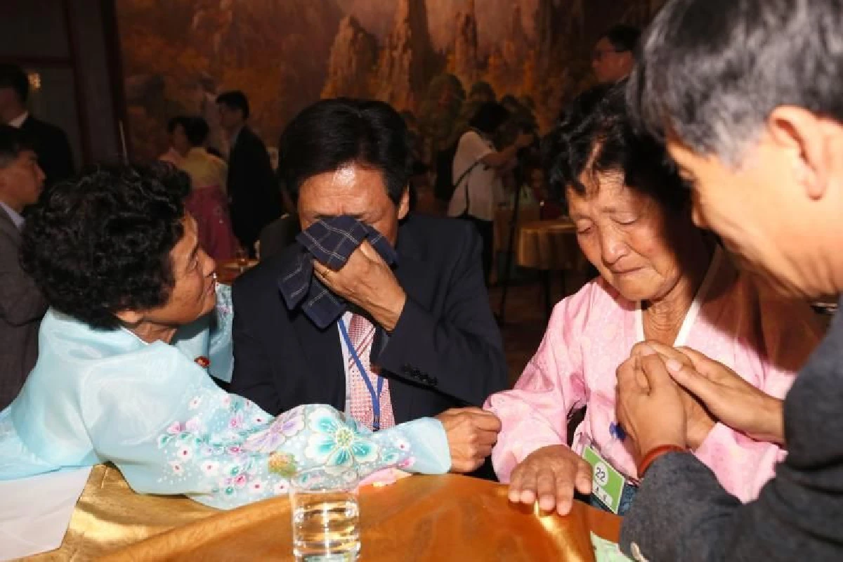 รวมญาติสองเกาหลีสุดซึ้ง แม่พบลูกชายครั้งแรกในรอบครึ่งศตวรรษ