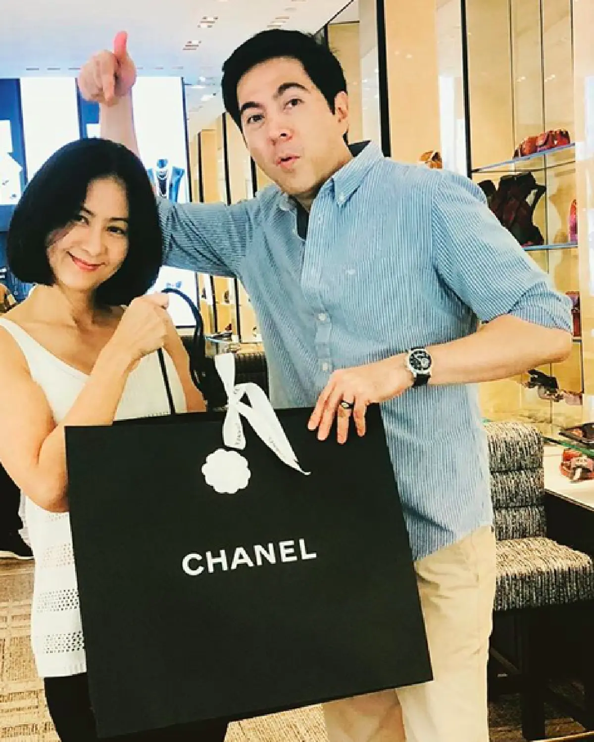 “แซม ยุรนันท์” จัดเต็ม! เซอร์ไพรส์วันเกิดภรรยาด้วยกระเป๋า Chanel หรู
