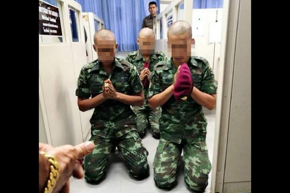 "3 พลทหารรุ่นพี่" กราบขอขมา "คชา" ถึงเตียงบอกไม่ตั้งใจ "3 พลทหารรุ่นพี่" กราบขอขมา "คชา" ถึงเตียงบอกไม่ตั้งใจ