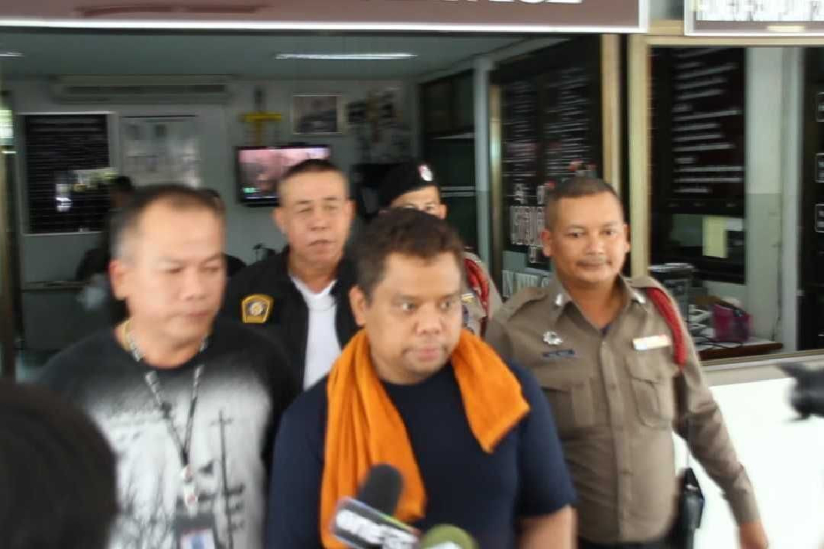 คุม"เสี่ยอ้วน"ฝากขัง เจ้าตัวเปิดปากเสียใจกับสิ่งที่กระทำ คุม"เสี่ยอ้วน"ฝากขัง เจ้าตัวเปิดปากเสียใจกับสิ่งที่กระทำ