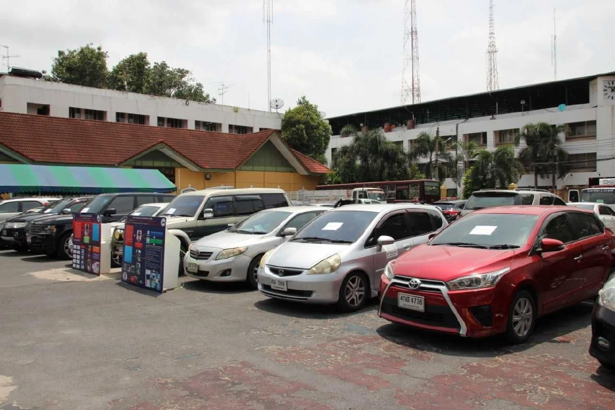 บช.น.จับหนุ่มสิงคโปร์เป็นนายหน้าปลอมทะเบียนรถ-เอกสารราชการ