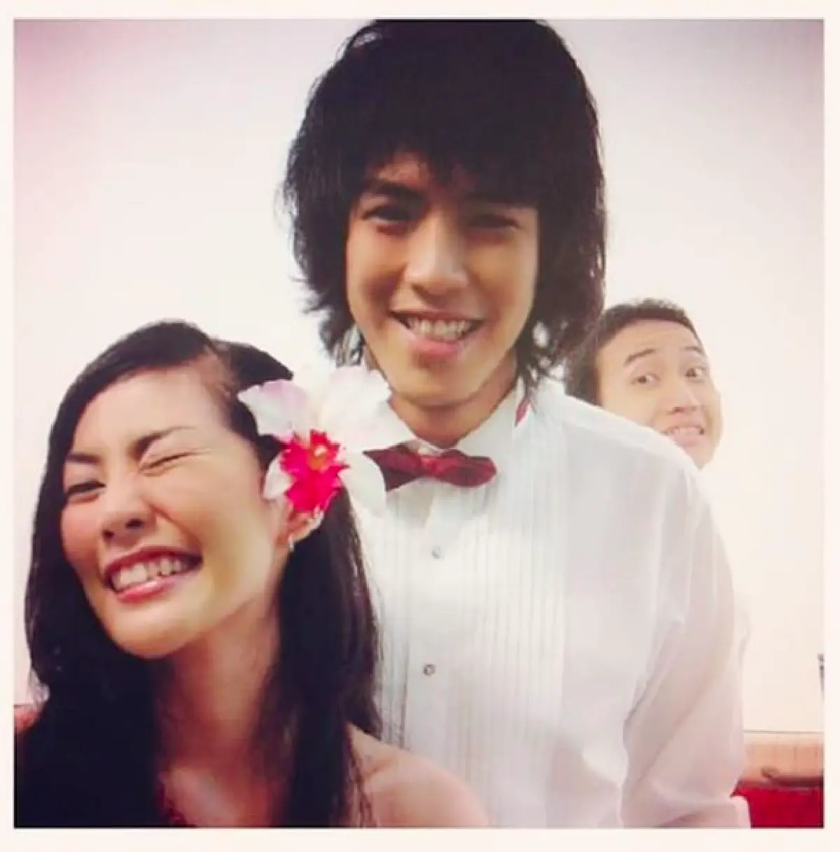 “โย่ง” ค้นเจอรูปถ่ายคู่ “ก้อย” ภาพแรก แต่ดันมี “พี่ตูน” โฟโต้บอมบ์