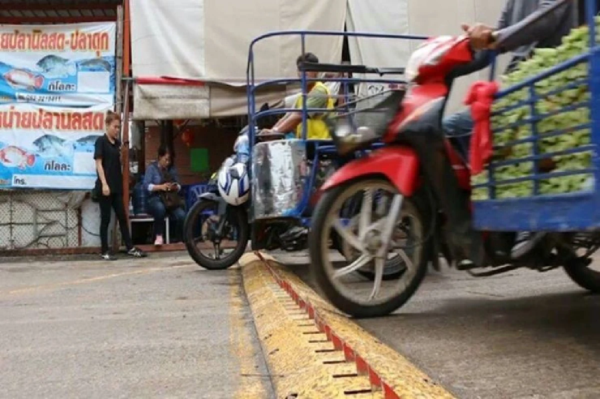 เคลียร์ดราม่าภาพระนาดเหล็กแหลมกันรถย้อนศร เจ้าของตลาดวอนมองเป็นกลาง