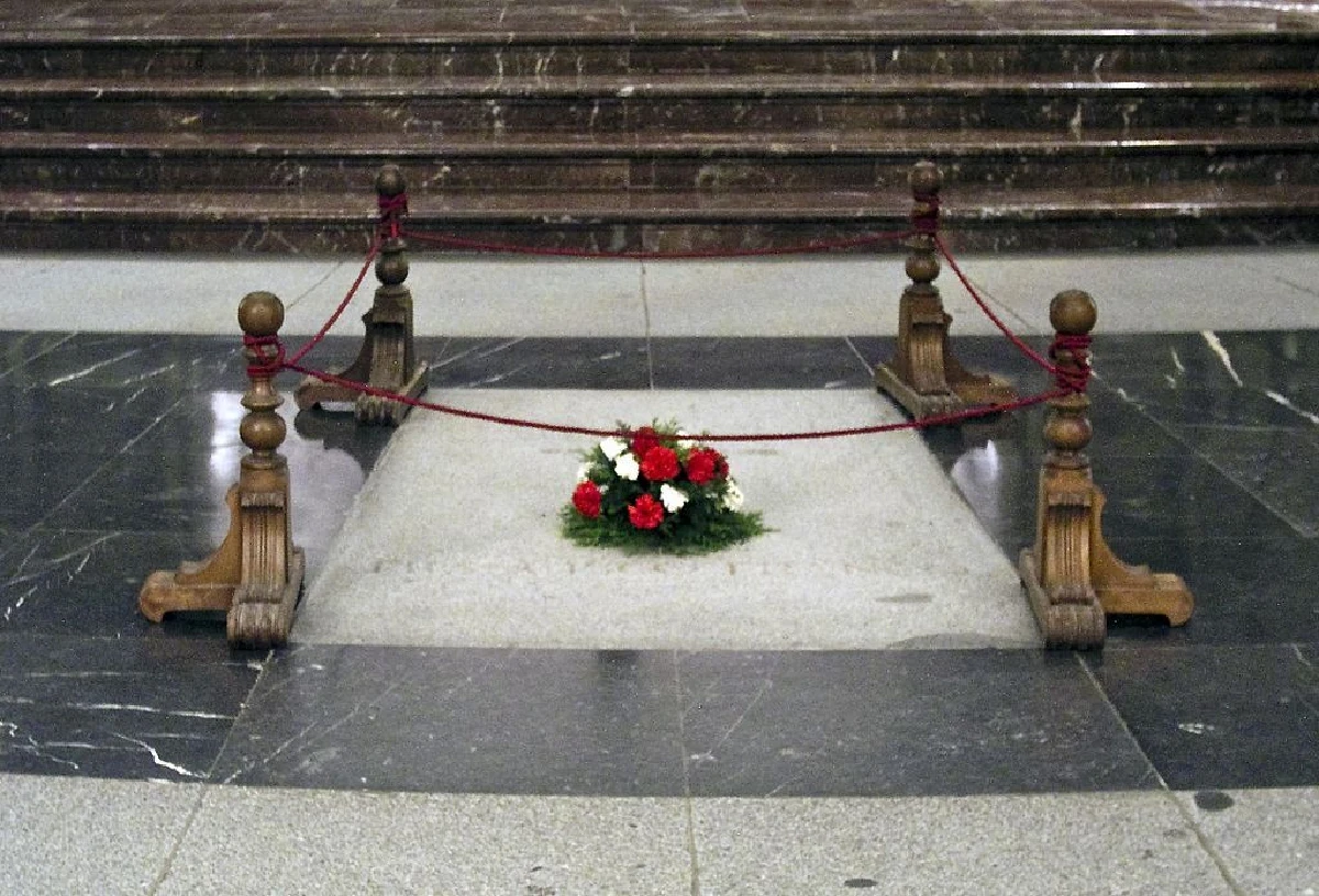 รบ.สเปนอนุมัติแผนขุดสุสานนายพลฟรังโก้ ชำระแผลยุคเผด็จการครองประเทศ