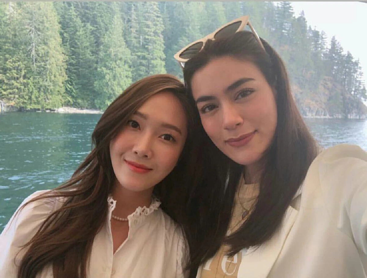 คิมเบอร์ลี่ เซลฟี่แนบชิด เจสสิก้า อวดความสวยคูณสองที่แคนาดา