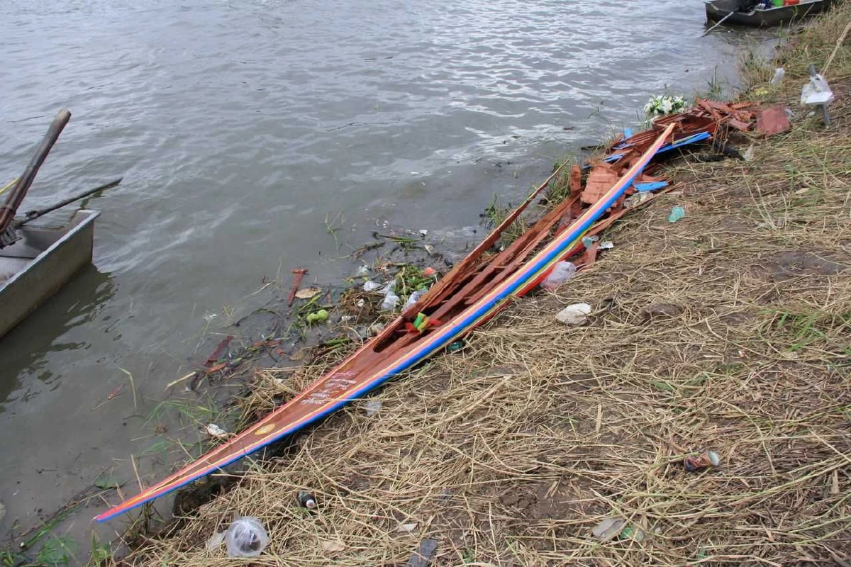 เรือแข่งสมุทรปราการเกิดพลาดกระแทกน้ำเแตกทั้งลำคนขับสาหัส