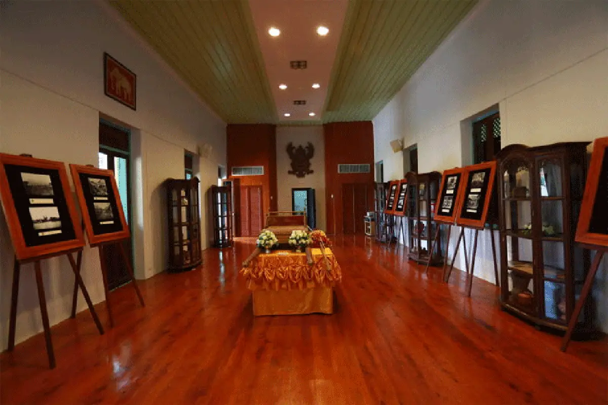 พระบรมรูปรัชกาลที่ 5 หอจดหมายเหตุ จันทบุรี